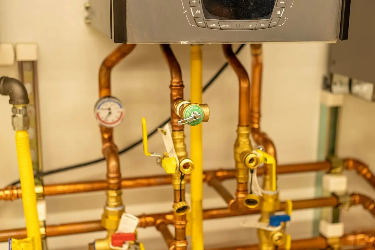 Licensed technician providing Slab Leak Repair for a homeowner in Great Neck Estates